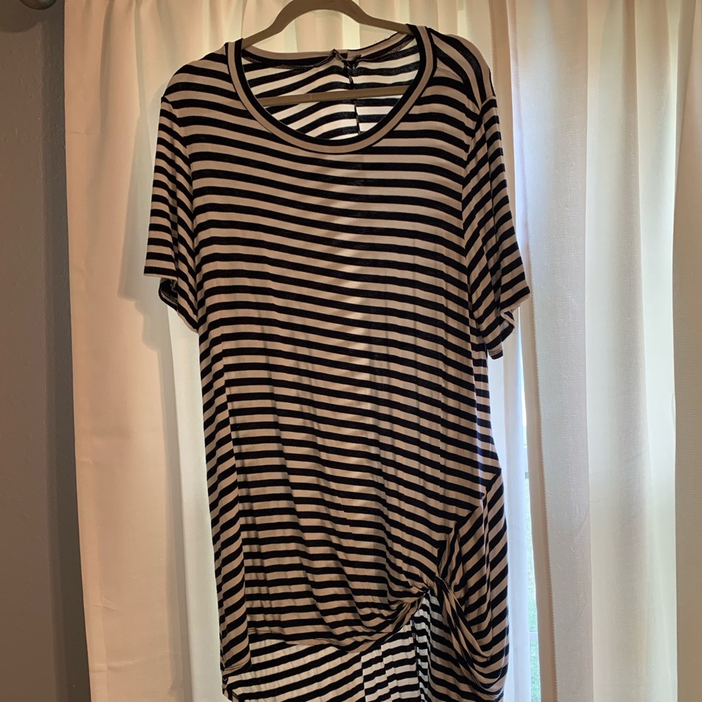 Blouse - Picture 2 of 3